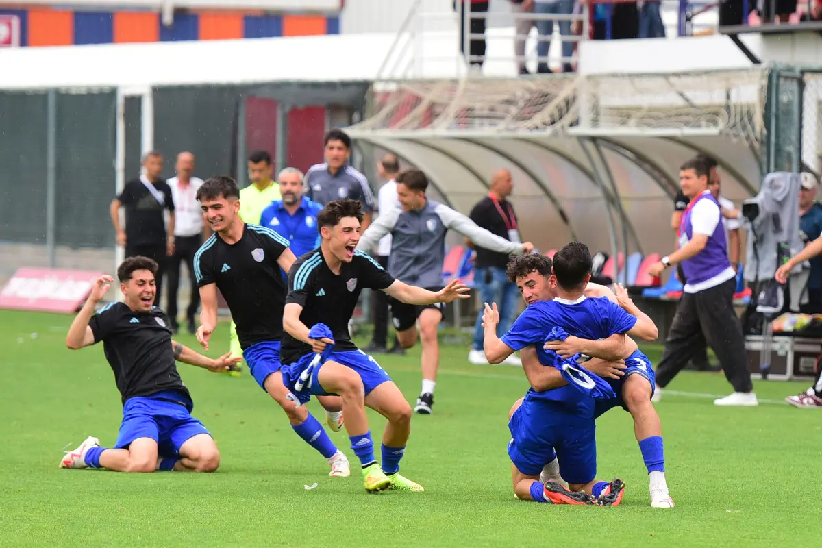 U19 REGIONAL DEVELOPMENT LEAGUE CHAMPIONS: KOCAELİSPOR
